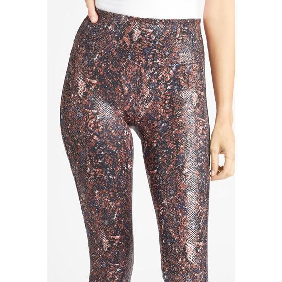 Spanx Faux Leather Snake Shine Legging Size Small - Picture 3 of 7